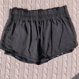 Lululemon Athletica Size 8 Athletic Shorts